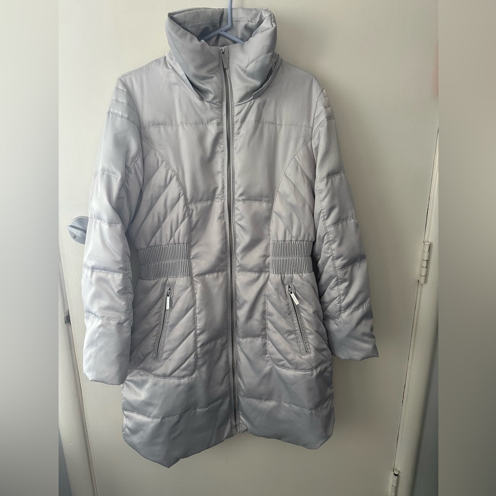 Michael Kors Silver Puffer Coat with Faux Fur Collar - Picture 4 of 8